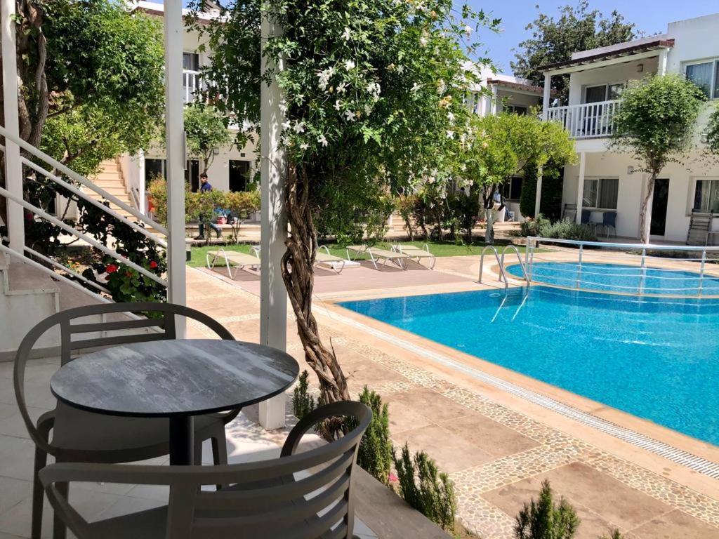 Hotel Gumusluk Εξωτερικό φωτογραφία